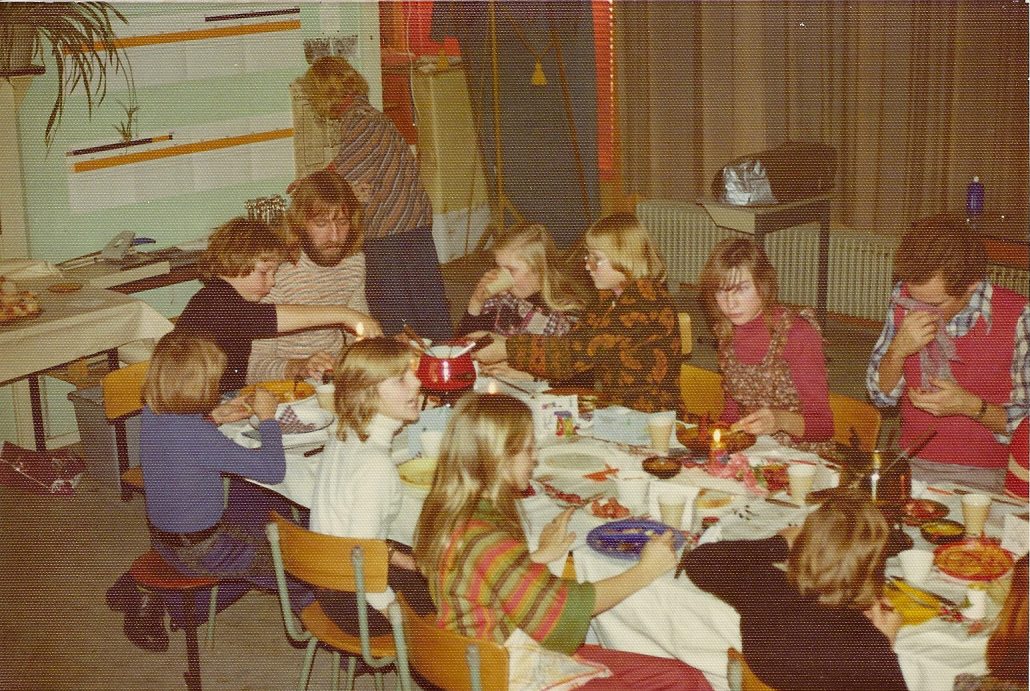 1975 19 dec 75 6e klas Kerstfondue1