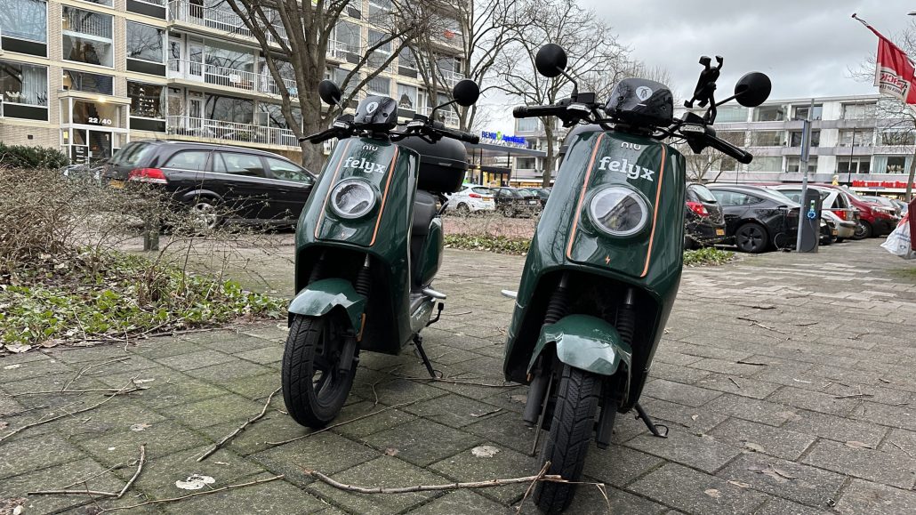 VVD Leidschendam-Voorburg dringt aan op maatregelen tegen overlast door foutgeparkeerde deelscooters